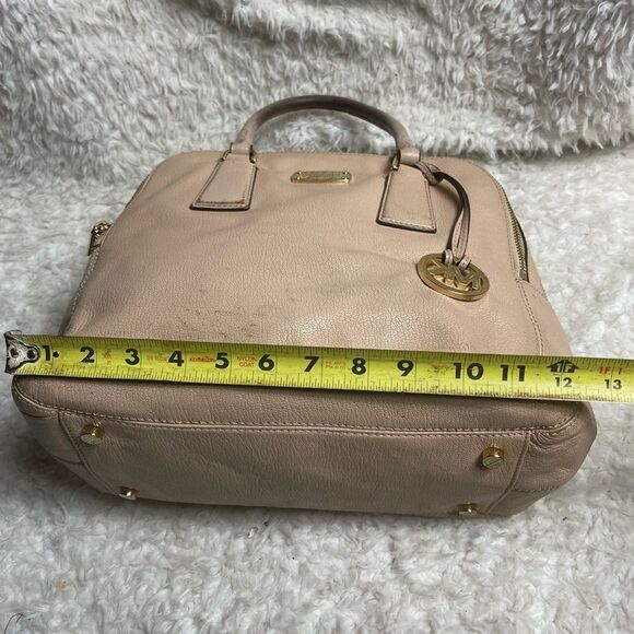 Michael Kors Cindy  leather nude medium satchel with gold hardwares and charm - Picture 7 of 13
